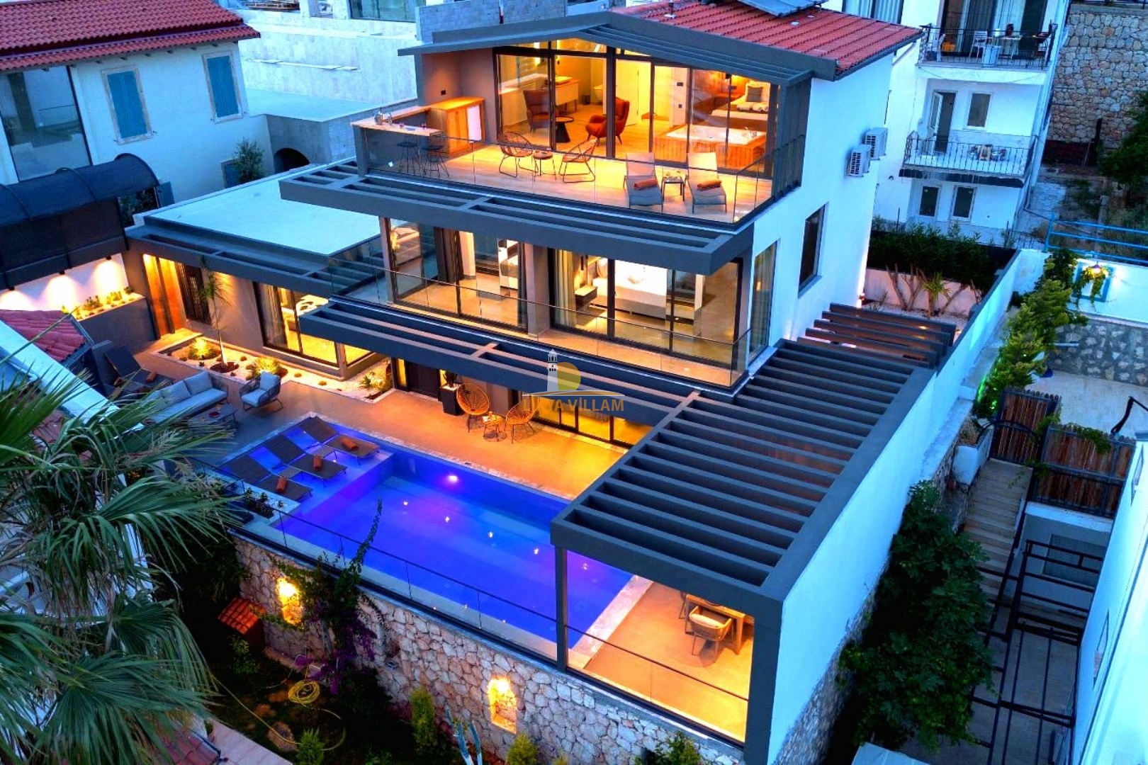 Villa in Kalkan mit Meerblick, privater Pool, 4 Schlafzimmer, 4 Bäder, Whirlpool, Sauna, Hamam, 3 Etagen