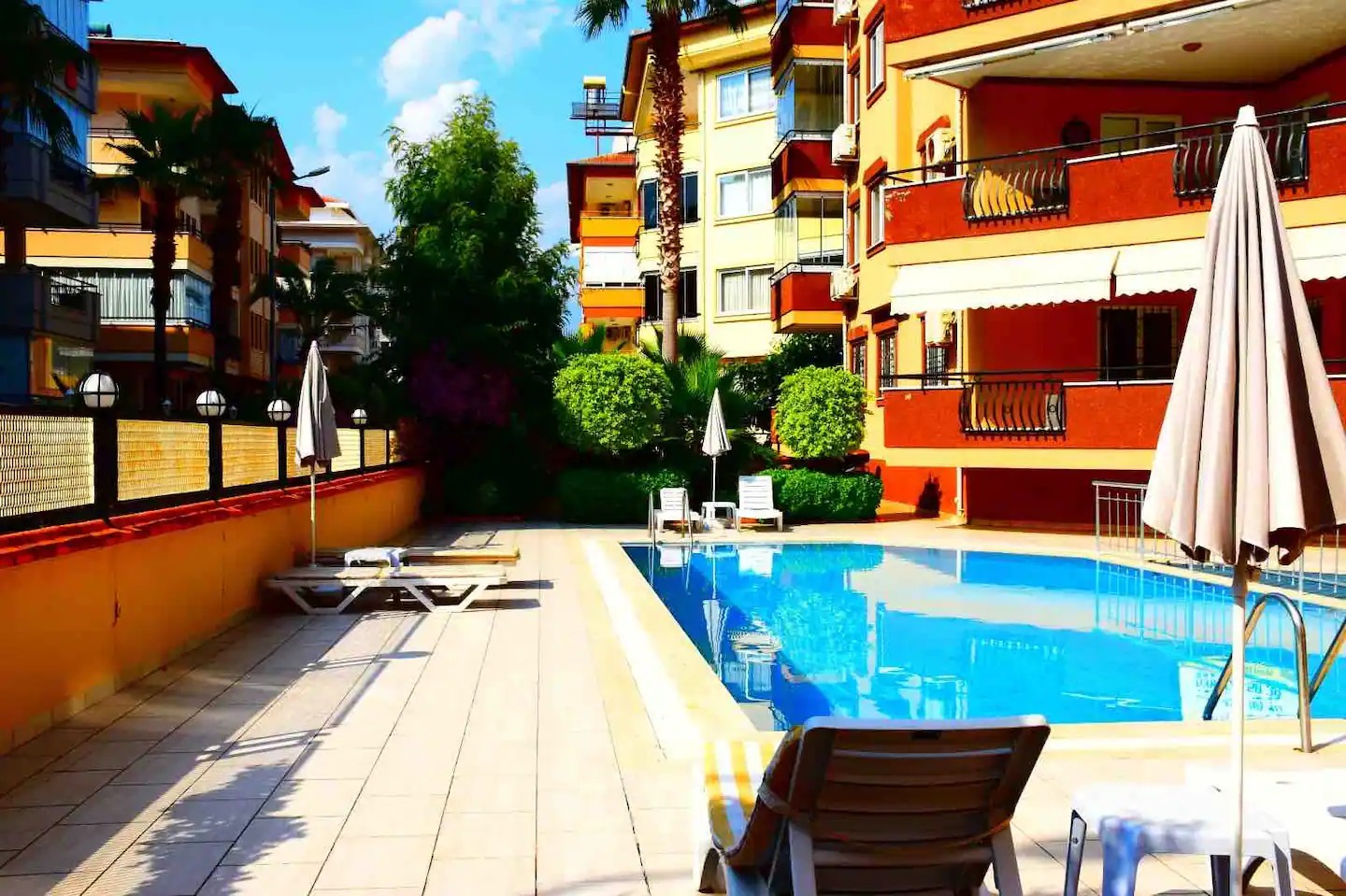 Wohnung in Alanya, 3 Schlafzimmer, 2 Bäder, Pool, 50 Meter zum Meer, zentrale Lage
