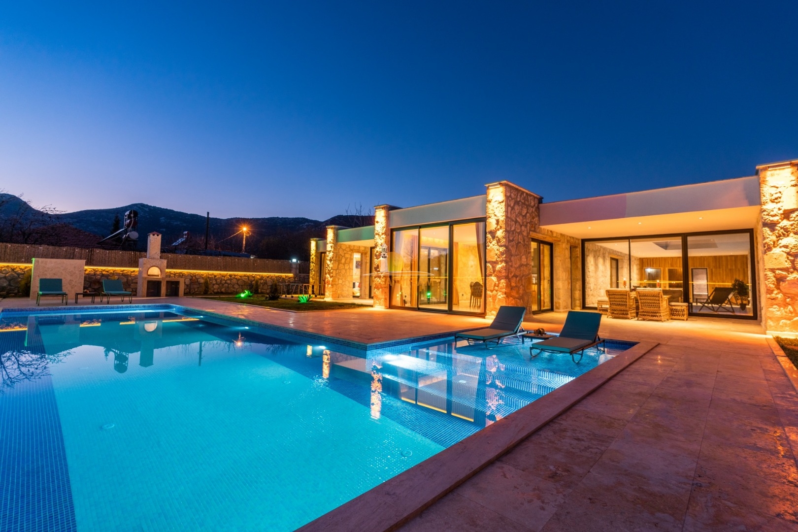 Villa oberhalb Kalkan, privater Pool, 3 Schlafzimmer, 3 Bäder, Whirlpool, Innenpool, Hamam, Sauna