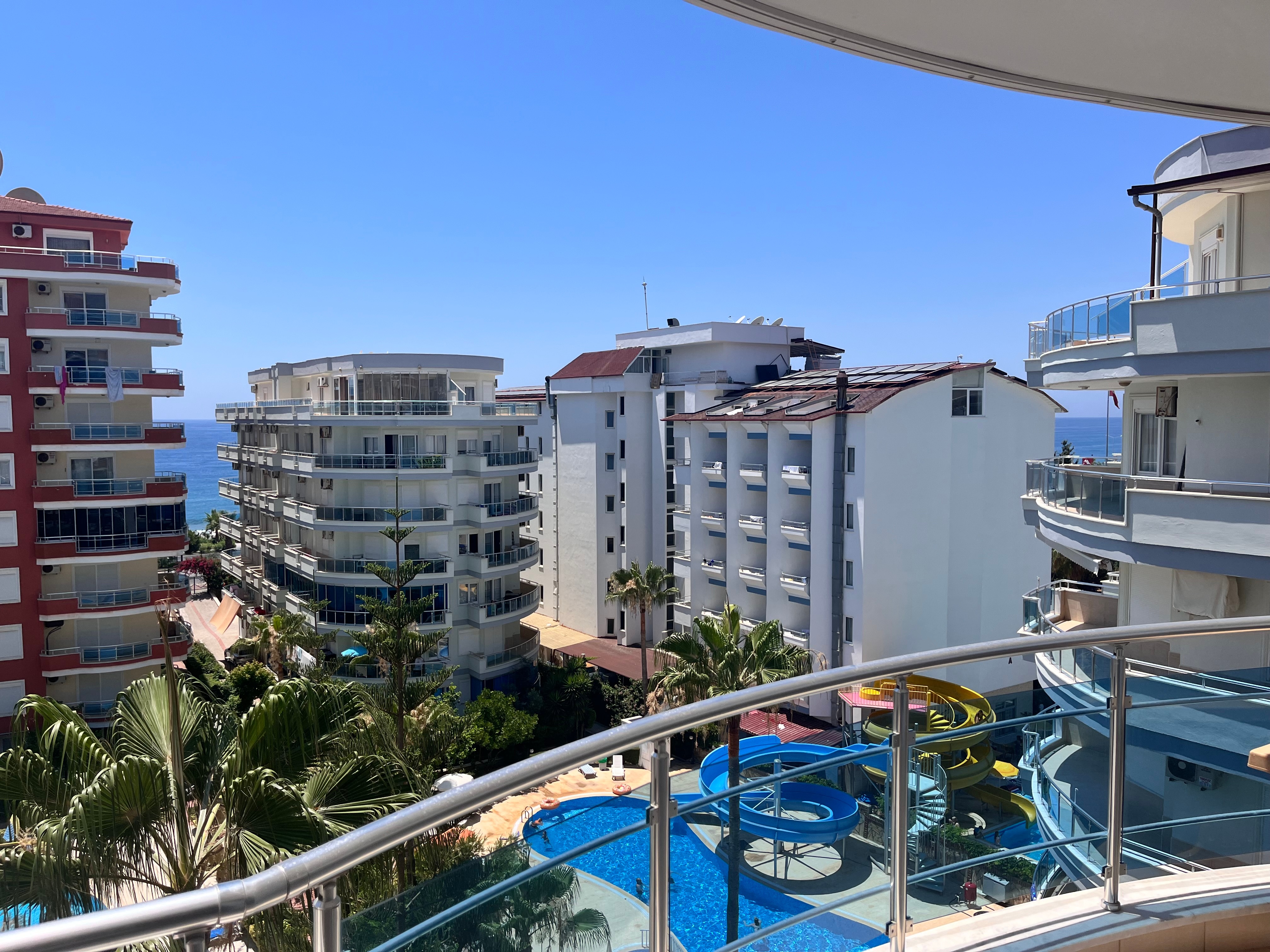 Wohnung 125qm in Alanya mit 2 Schlafzimmer, 2 Bäder, Pool, direkt am Meer