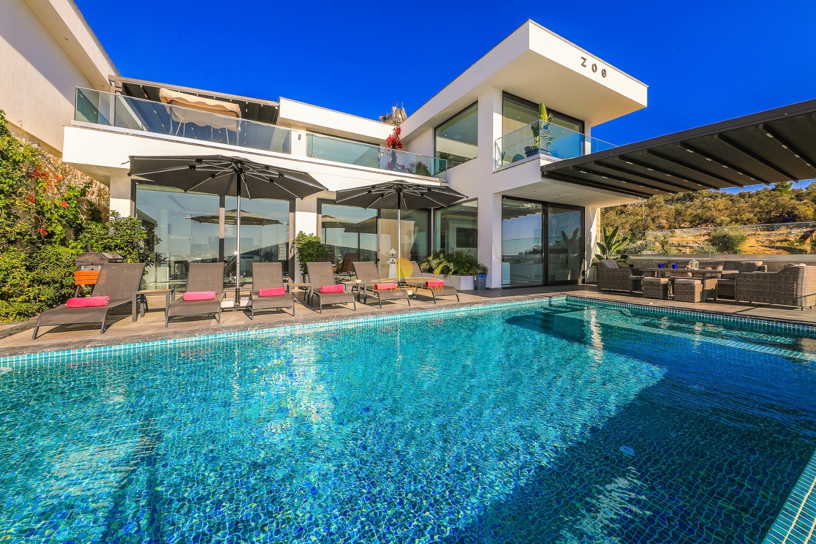 Villa in Kalkan mit Meerblick, privater Pool, 3 Schlafzimmer, 3 Bäder, 2 Etagen, Gästehaus, sehr luxuriös