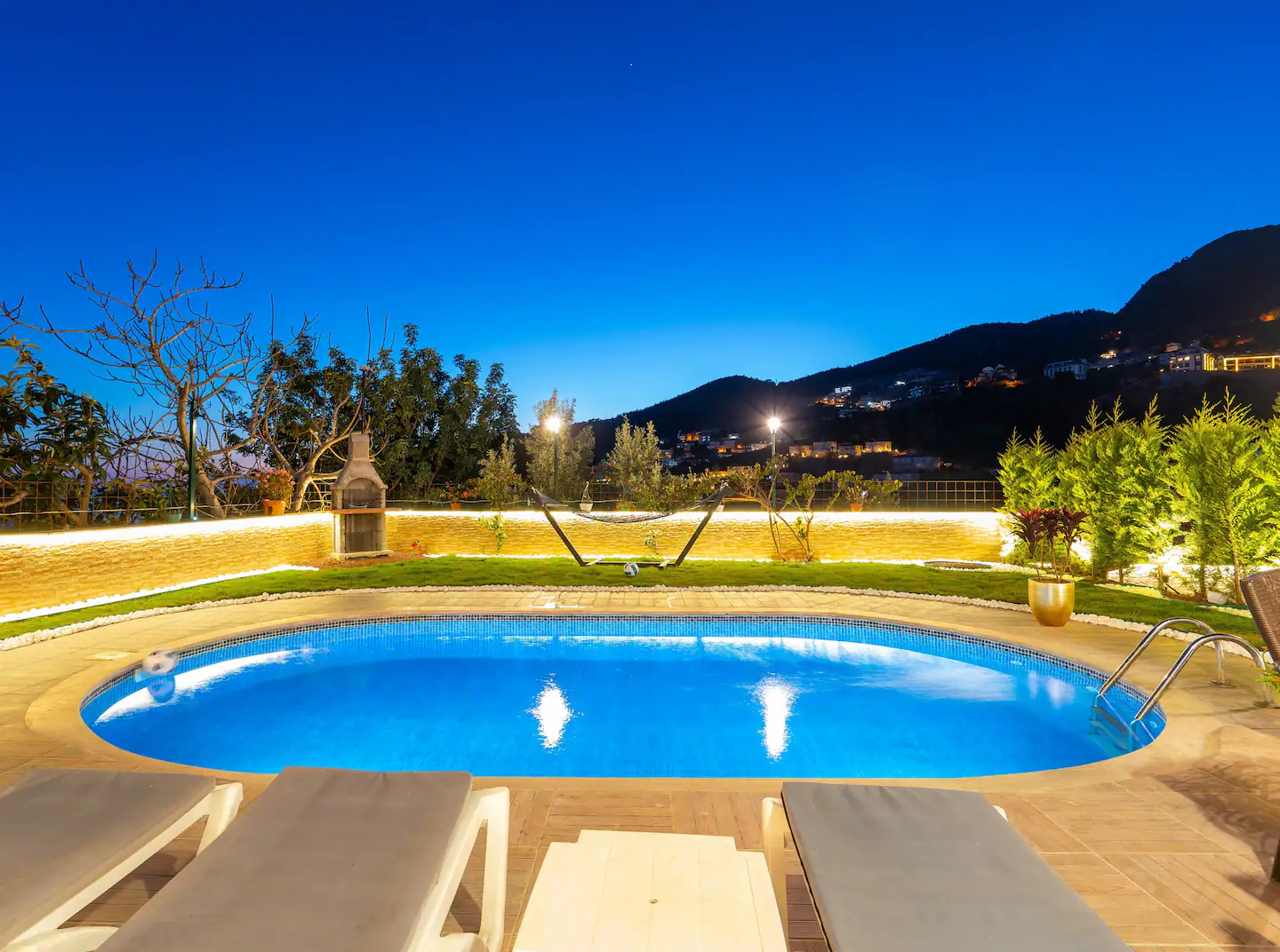 Villa 300qm in Alanya mit Meerblick, privater Pool, 5 Schlafzimmer, 4 Bäder, 4 Etagen