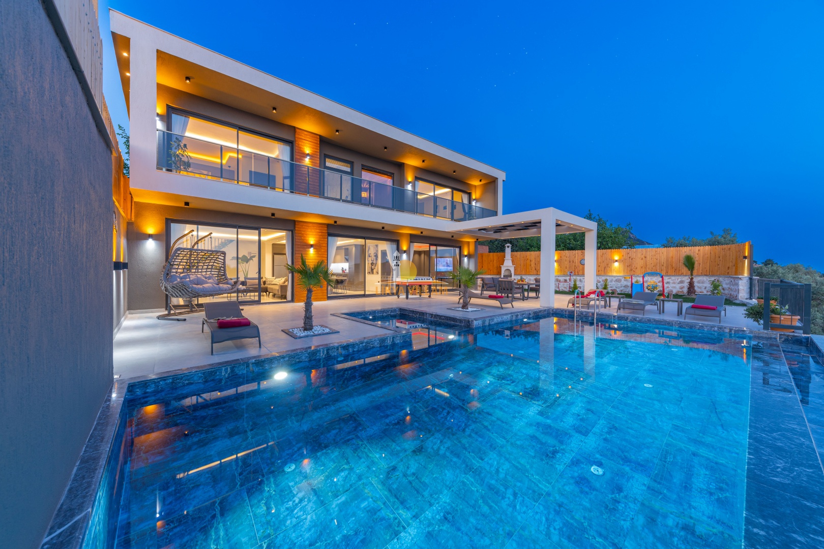 Villa in Kalkan mit Meerblick, privater Pool, 2 Schlafzimmer, 2 Bäder, Innenpool, Sauna, Whirlpool, 2 Etagen
