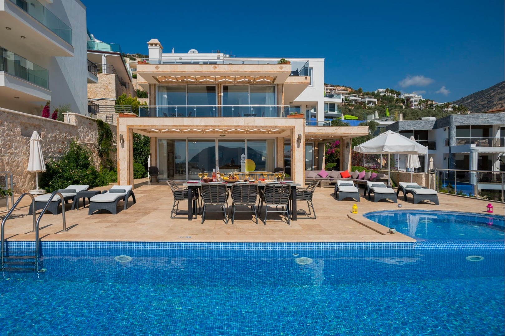 Villa mit Panoramablick in Kalkan, 5 Schlafzimmer, 5 Badezimmer, beheizter privater Pool, zentral, 3 Etagen, bis 10 Personen