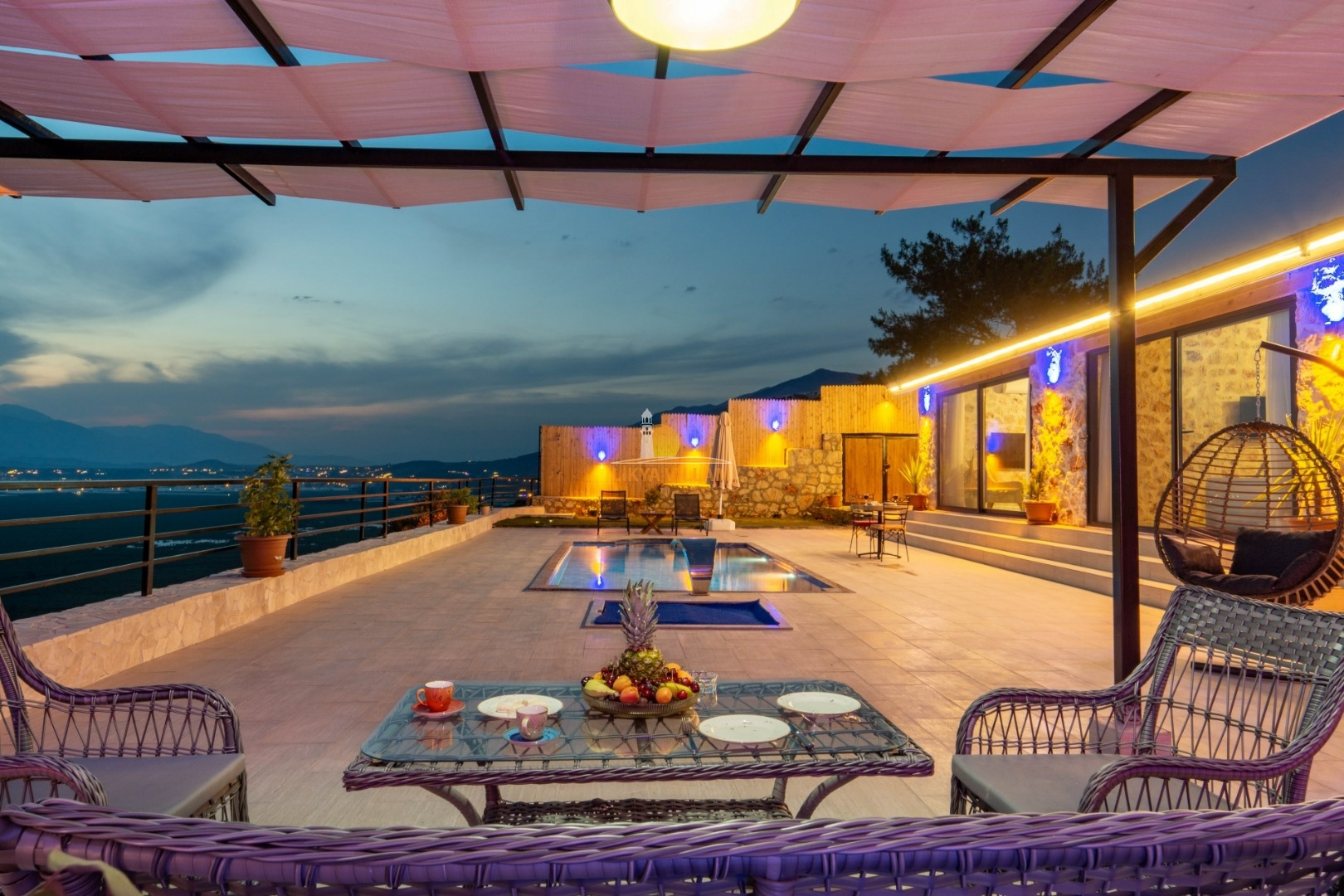 Villa oberhalb Kalkan, Bergblick, privater Pool, 1 Schlafzimmer, 1 Bad, Whirlpool, Garten, ideal für 2 Personen