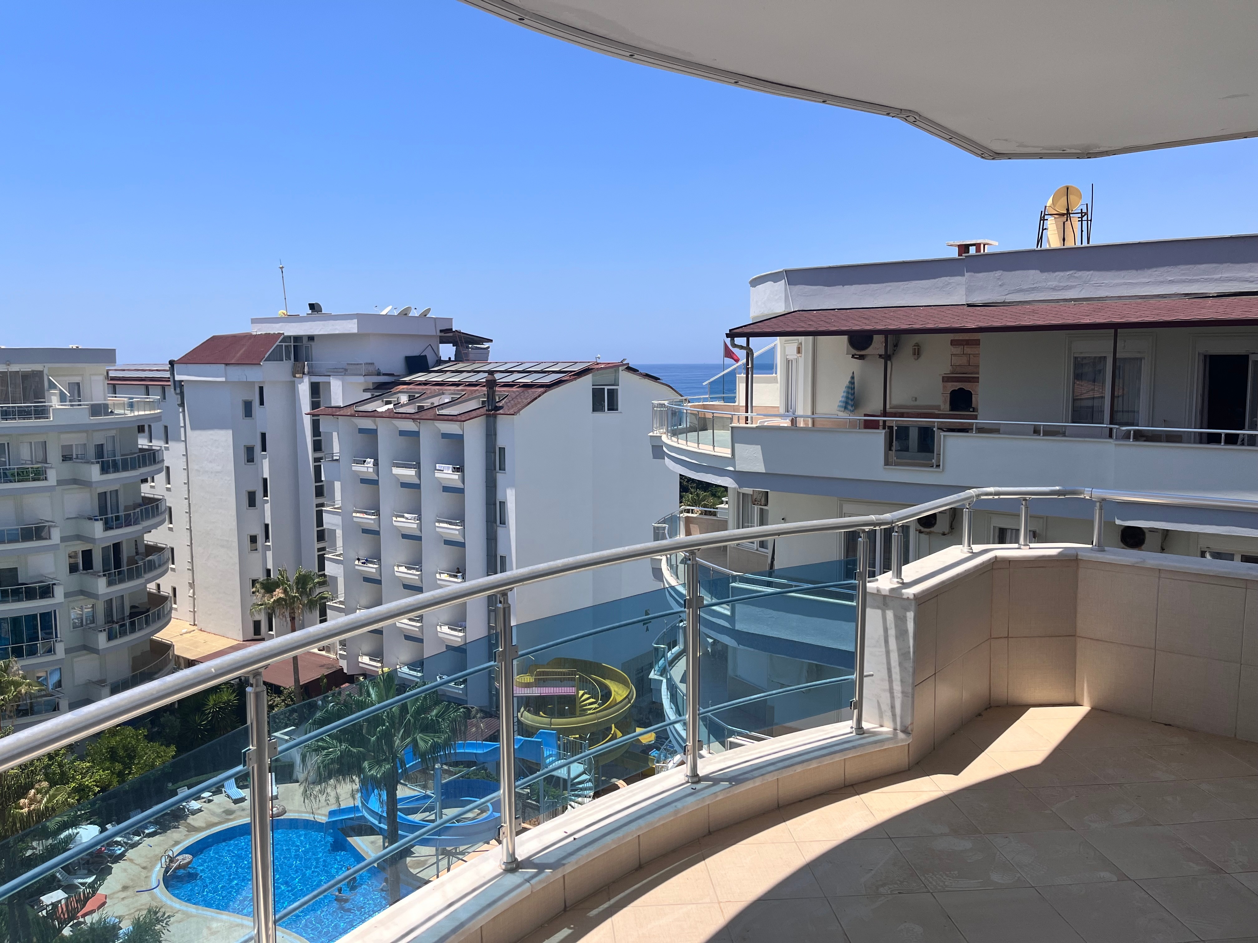 Wohnung 125qm in Alanya,  Meerblick, 2 Schlafzimmer, 2 Bäder, Pool, direkt am Meer