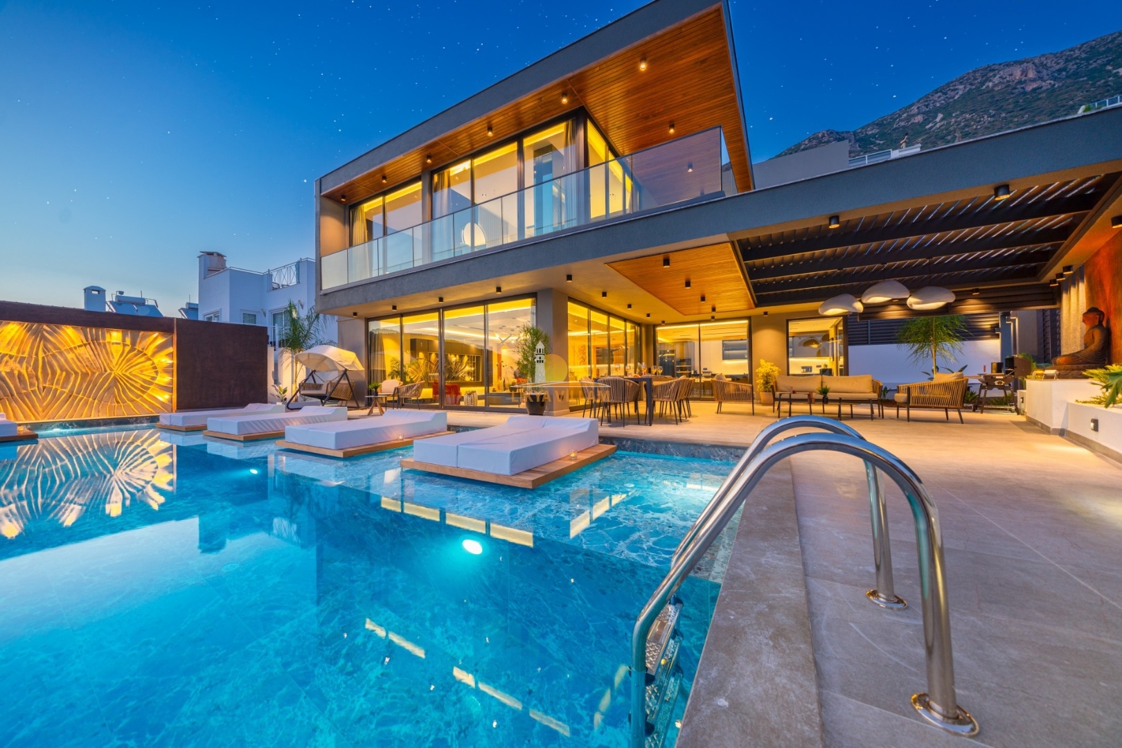 Villa mit Panoramablick in Kalkan, 5 Schlafzimmer, 5 Badezimmer, privater Pool, Innenpool, Hamam, Sauna, 2 Etagen