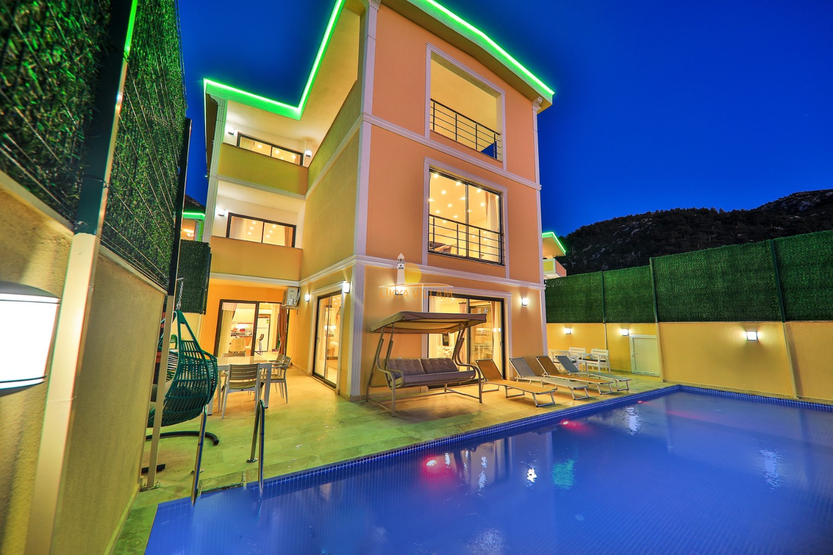 Villa oberhalb Kalkan, privater Pool, 5 Schlafzimmer, 5 Bäder, Innenpool, Sauna, Hamam, 3 Etagen